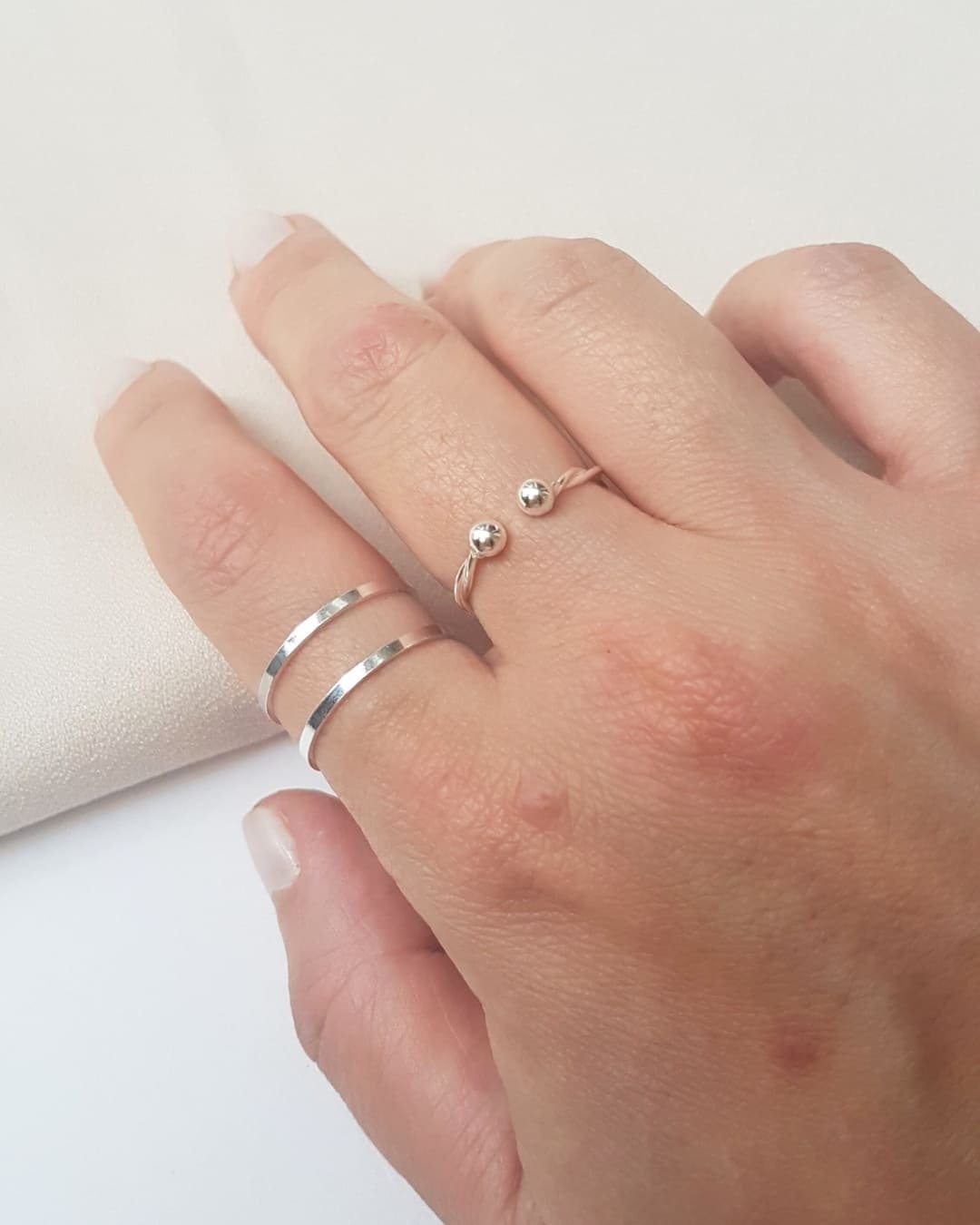 ANEL TRANÇADO E BOLINHA AJUSTÁVEL DE PRATA 925