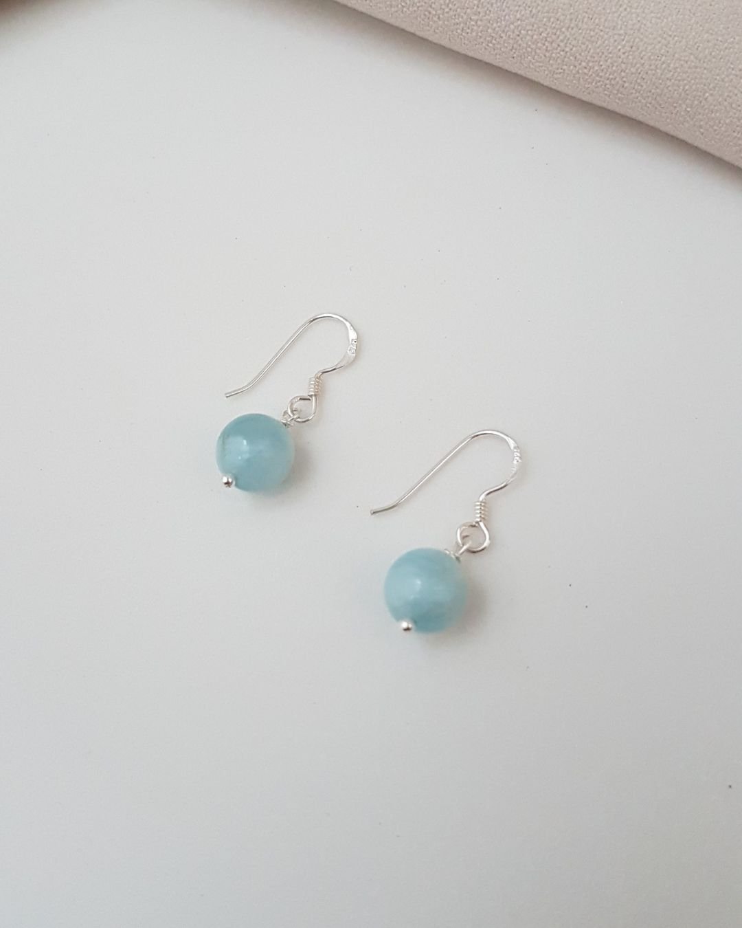 BRINCO ÁGUA MARINHA PEDRA NATURAL ANZOL PRATA 925