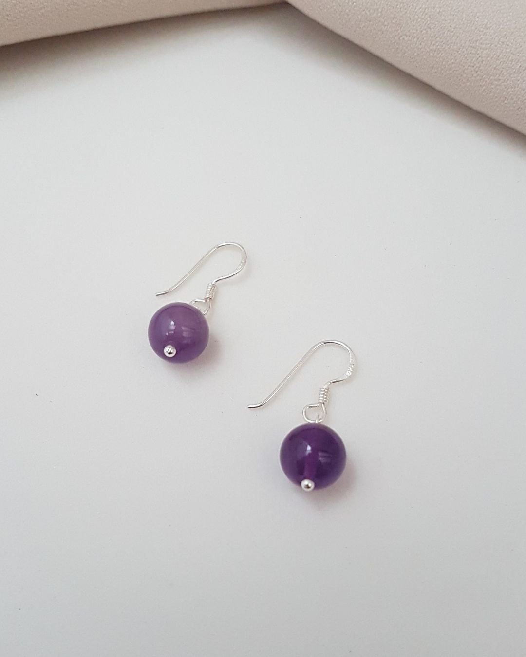 BRINCO AMETISTA PEDRA NATURAL ANZOL PRATA 925