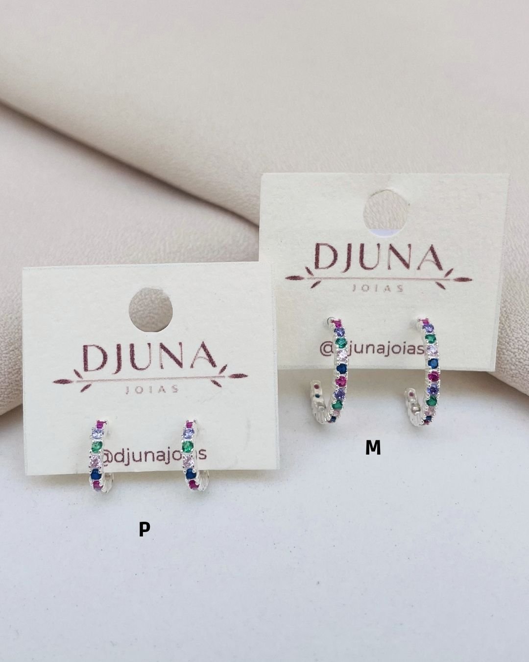 BRINCO ARGOLA ABERTA COLORIDA ZIRCÔNIAS PRATA 925