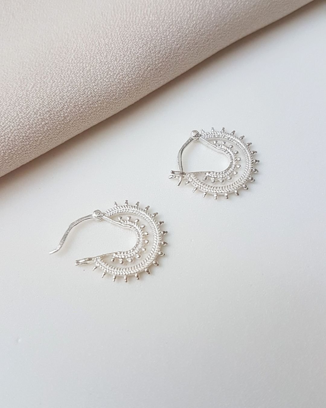 BRINCO ARGOLA BOHO TRABALHADA DE PRATA 925