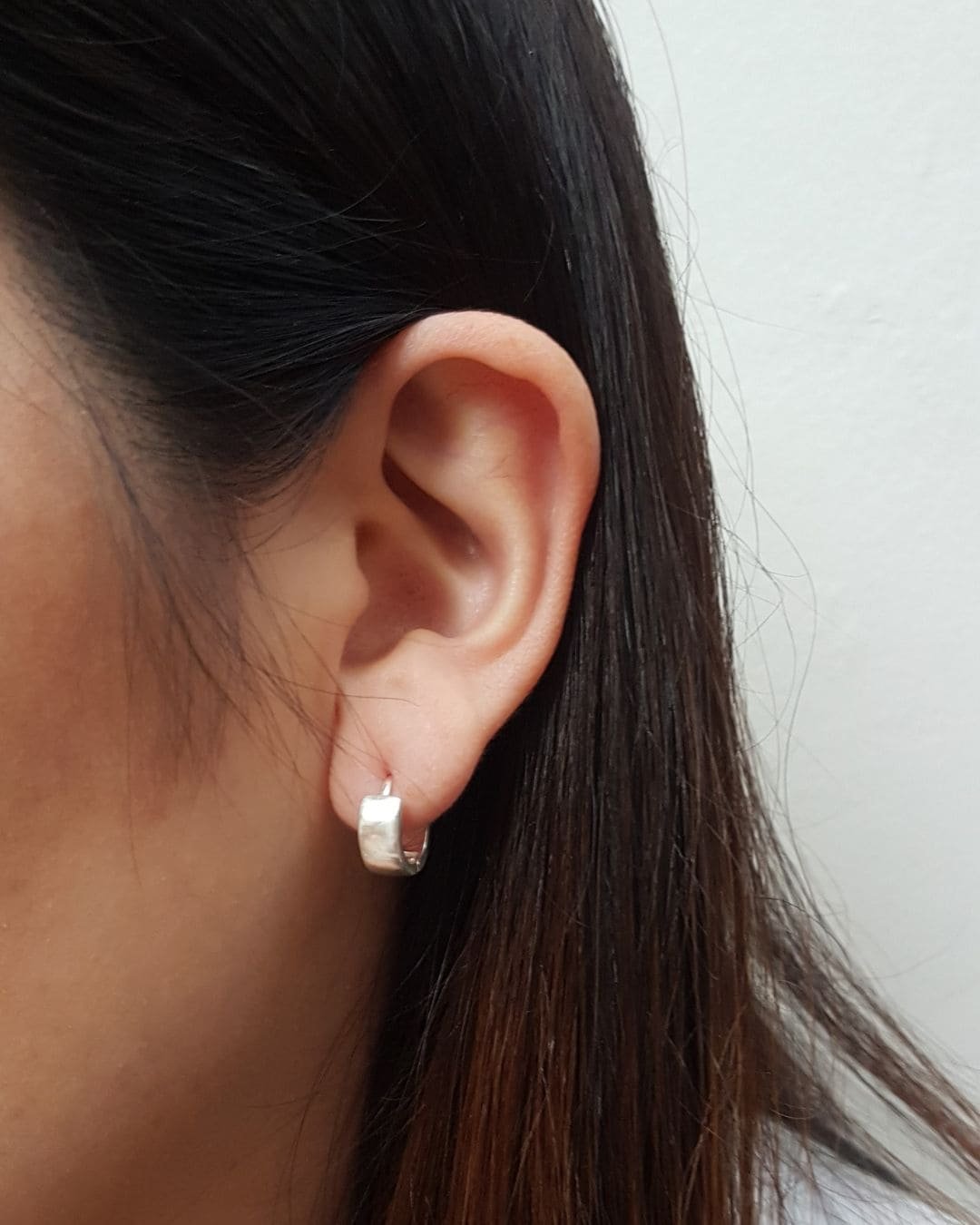 BRINCO ARGOLA CLICK CHAPADA LARGA PRATA 925