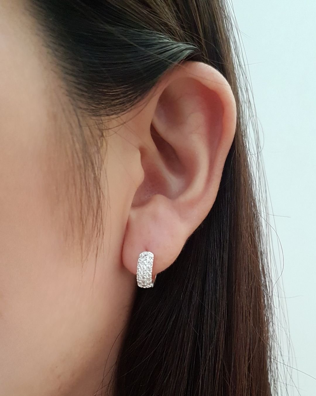 BRINCO ARGOLA CLICK LARGA ZIRCÔNIAS