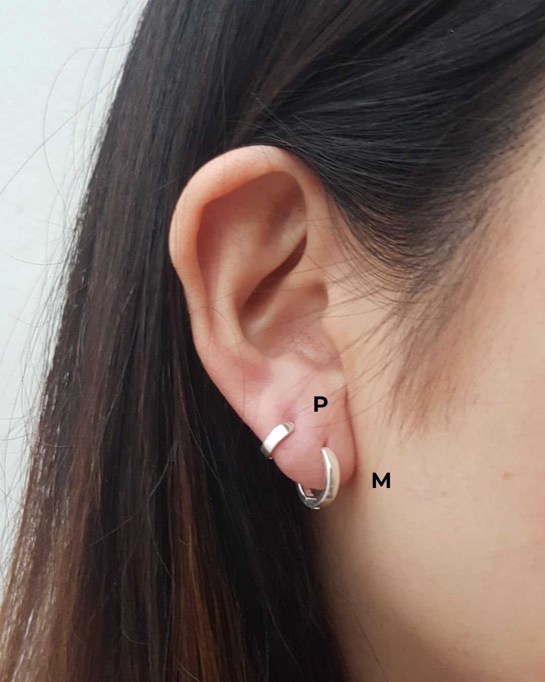 BRINCO ARGOLA CLICK LISA ACHATADA DE PRATA 925