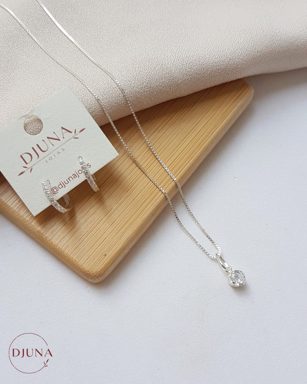 BRINCO ARGOLA CLICK ZIRCÔNIAS III DE PRATA 925