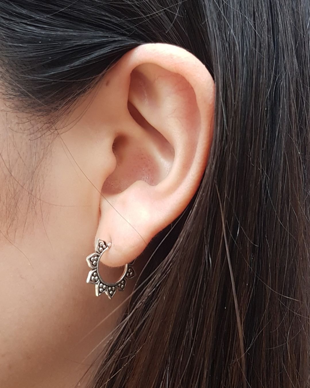 BRINCO ARGOLA PÉTALAS ABERTAS DE PRATA 925