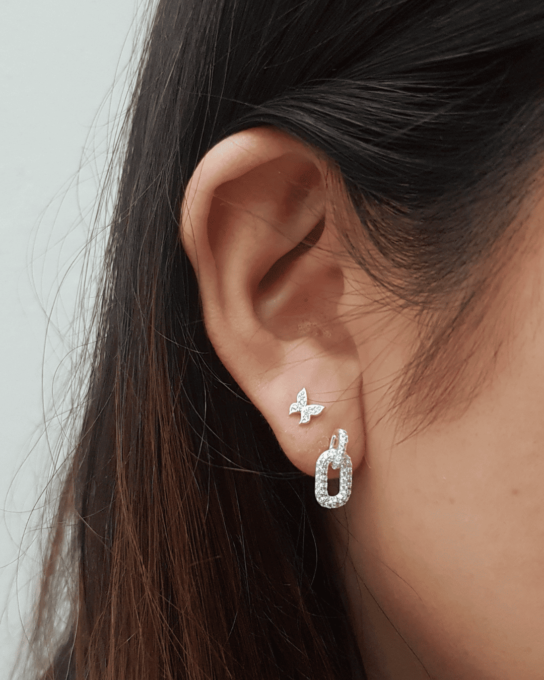 BRINCO BORBOLETA ZIRCÔNIAS 6MM DE PRATA 925