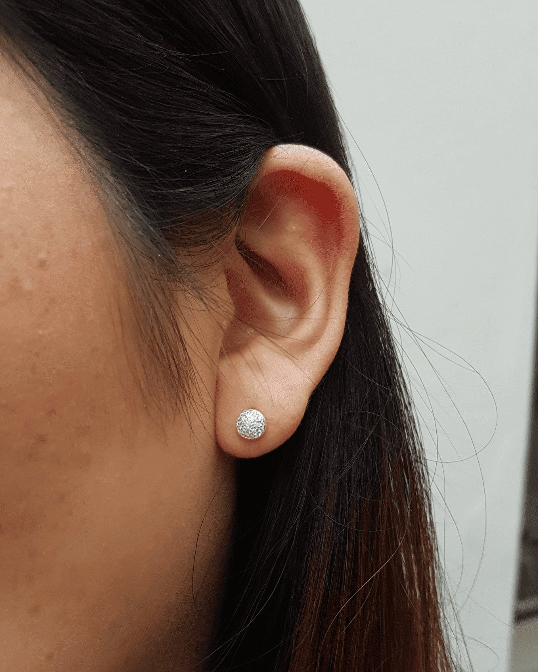 BRINCO CÍRCULO ZIRCÔNIAS E PRATA 925