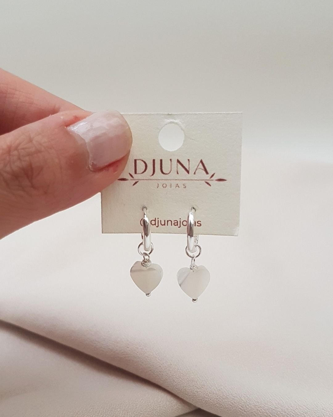 BRINCO CORAÇÃO MADREPÉROLA ARGOLA CLICK PRATA 925