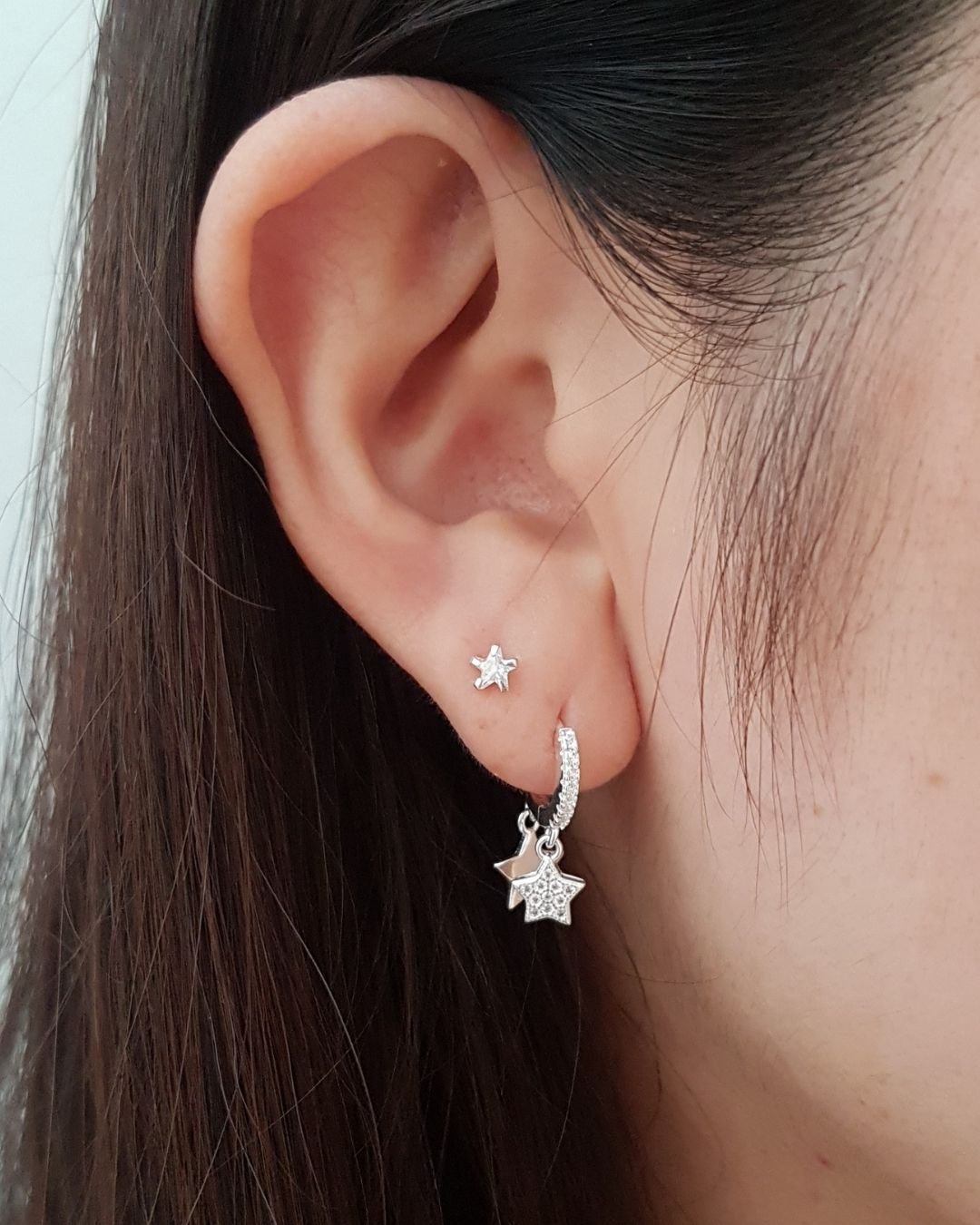 BRINCO ESTRELAS ARGOLA CLICK ZIRCÔNIAS PRATA 925