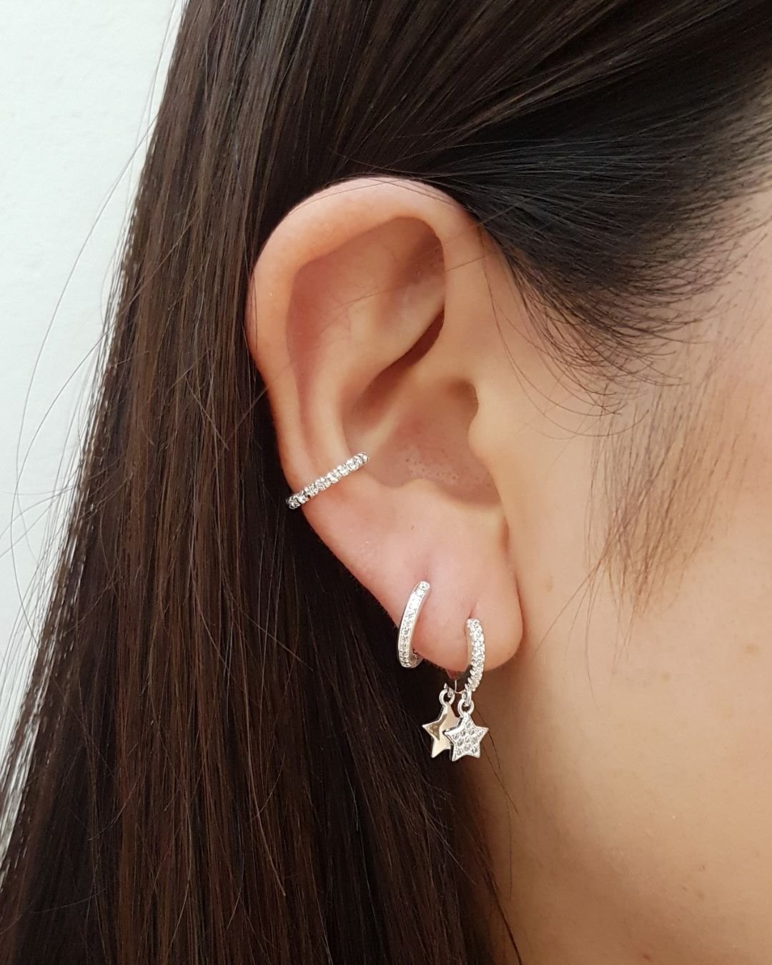 BRINCO ESTRELAS ARGOLA CLICK ZIRCÔNIAS PRATA 925