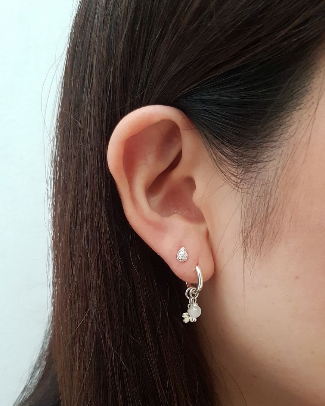 BRINCO GOTA TRABALHADA PEQUENA PRATA 925