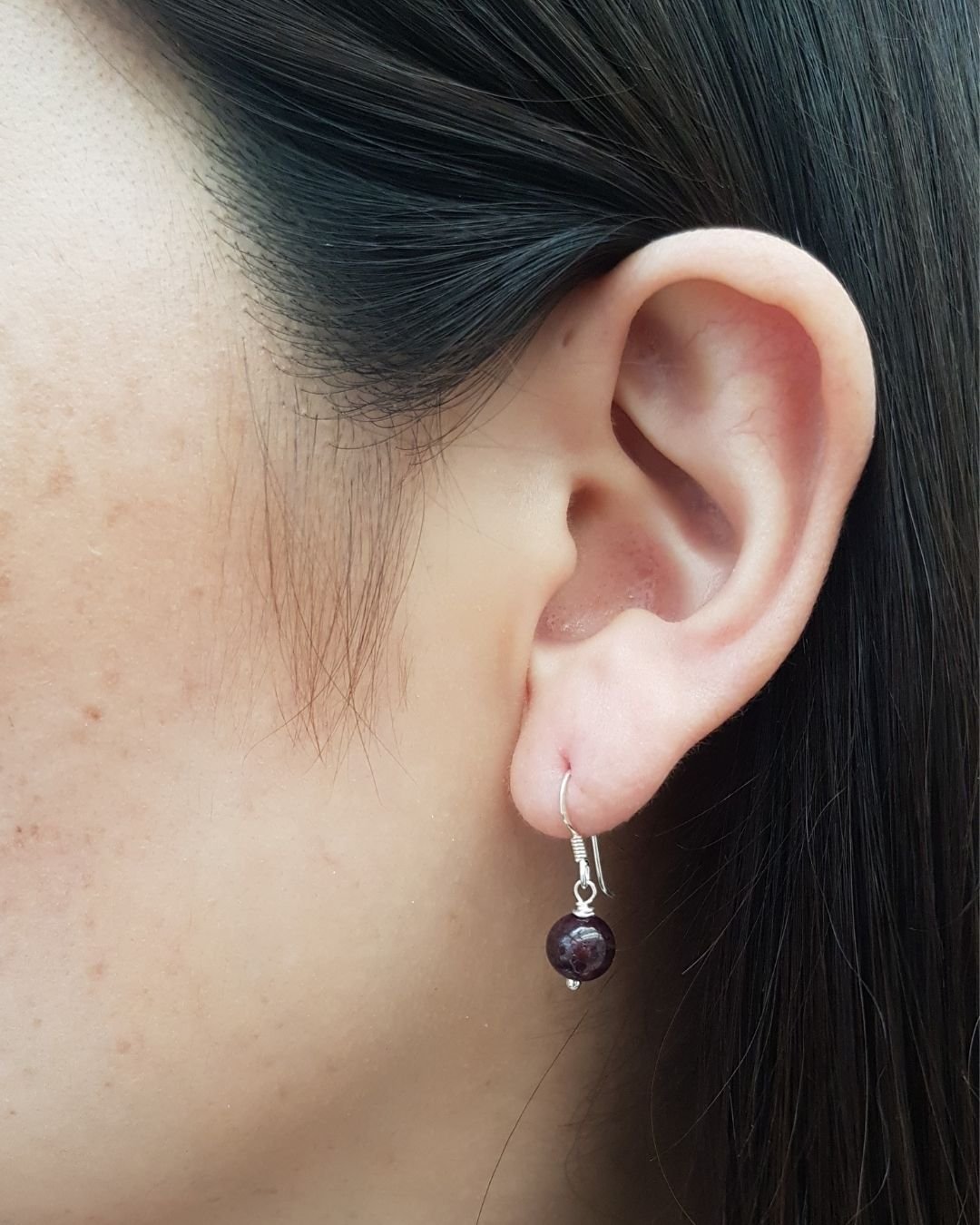 BRINCO GRANADA PEDRA NATURAL ANZOL PRATA 925