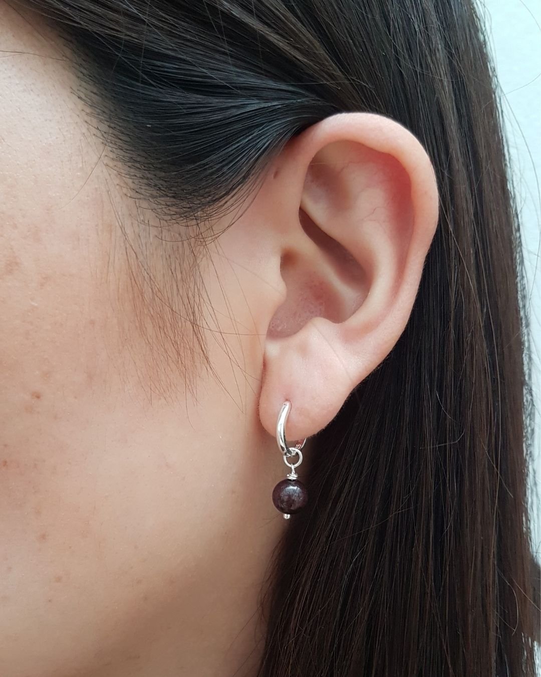 BRINCO GRANADA PEDRA NATURAL ARGOLA CLICK PRATA 925