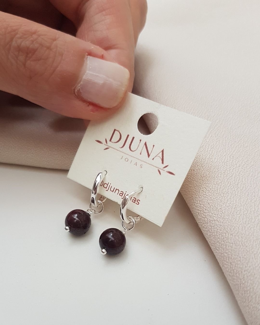 BRINCO GRANADA PEDRA NATURAL ARGOLA CLICK PRATA 925