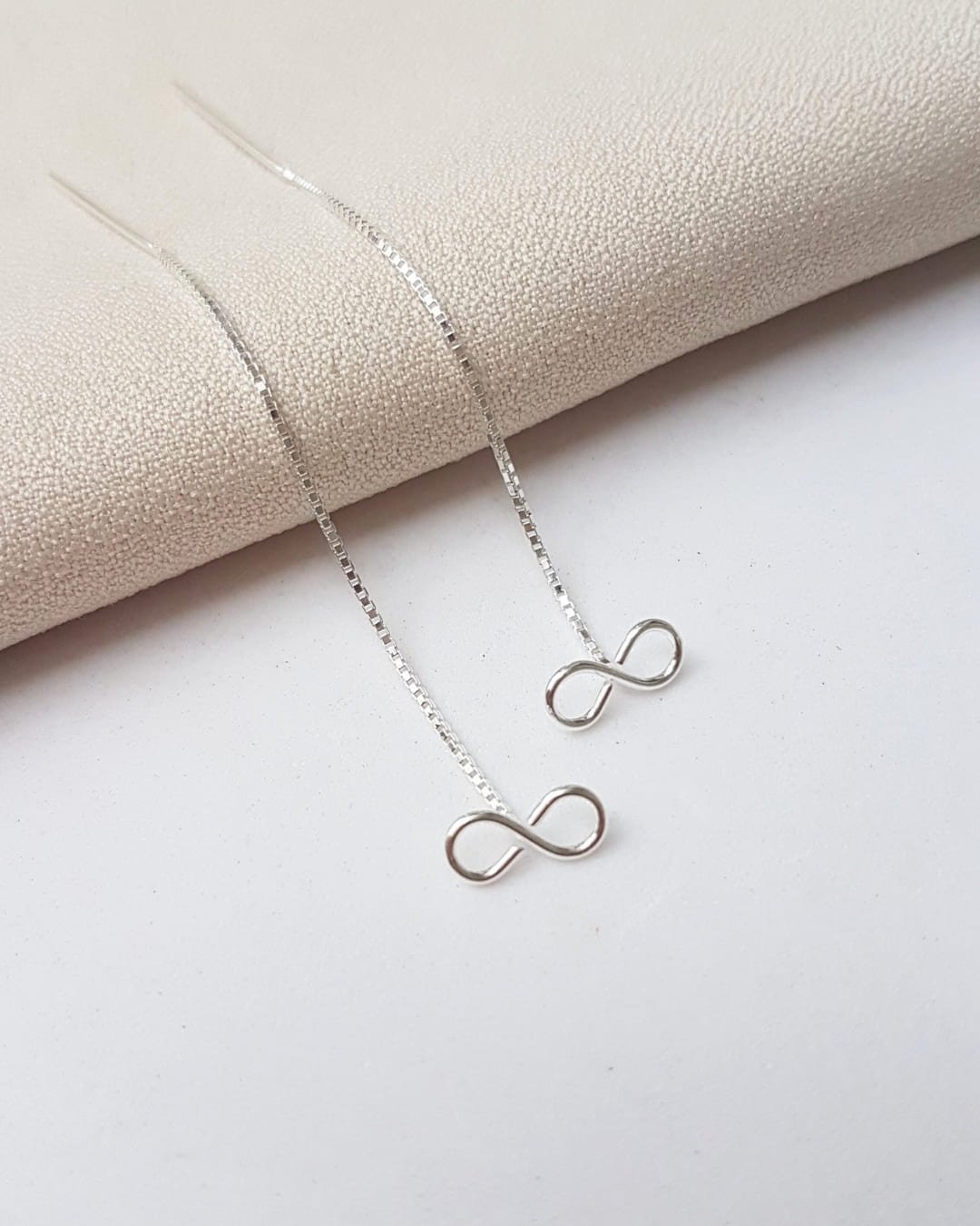 BRINCO INFINITO FIO PASSANTE PRATA 925
