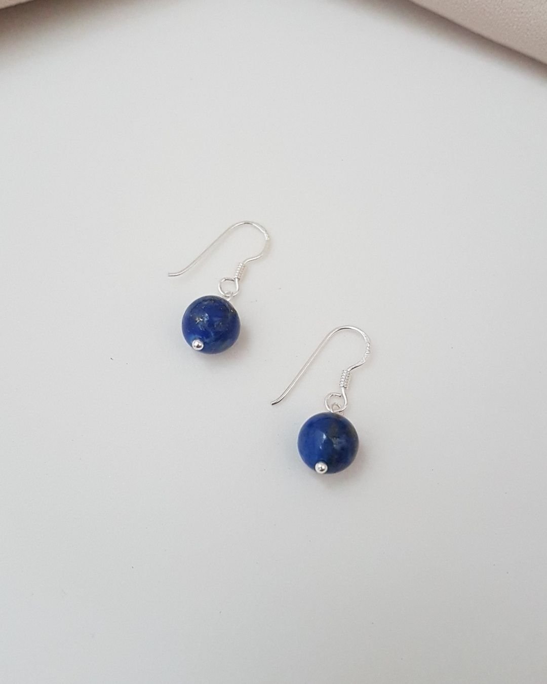 BRINCO LÁPIS LAZULI PEDRA NATURAL ANZOL PRATA 925