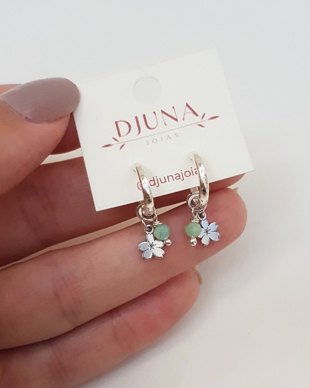 BRINCO MINI SAKURA ARGOLA CLICK COM PEDRA NATURAL E PRATA 925