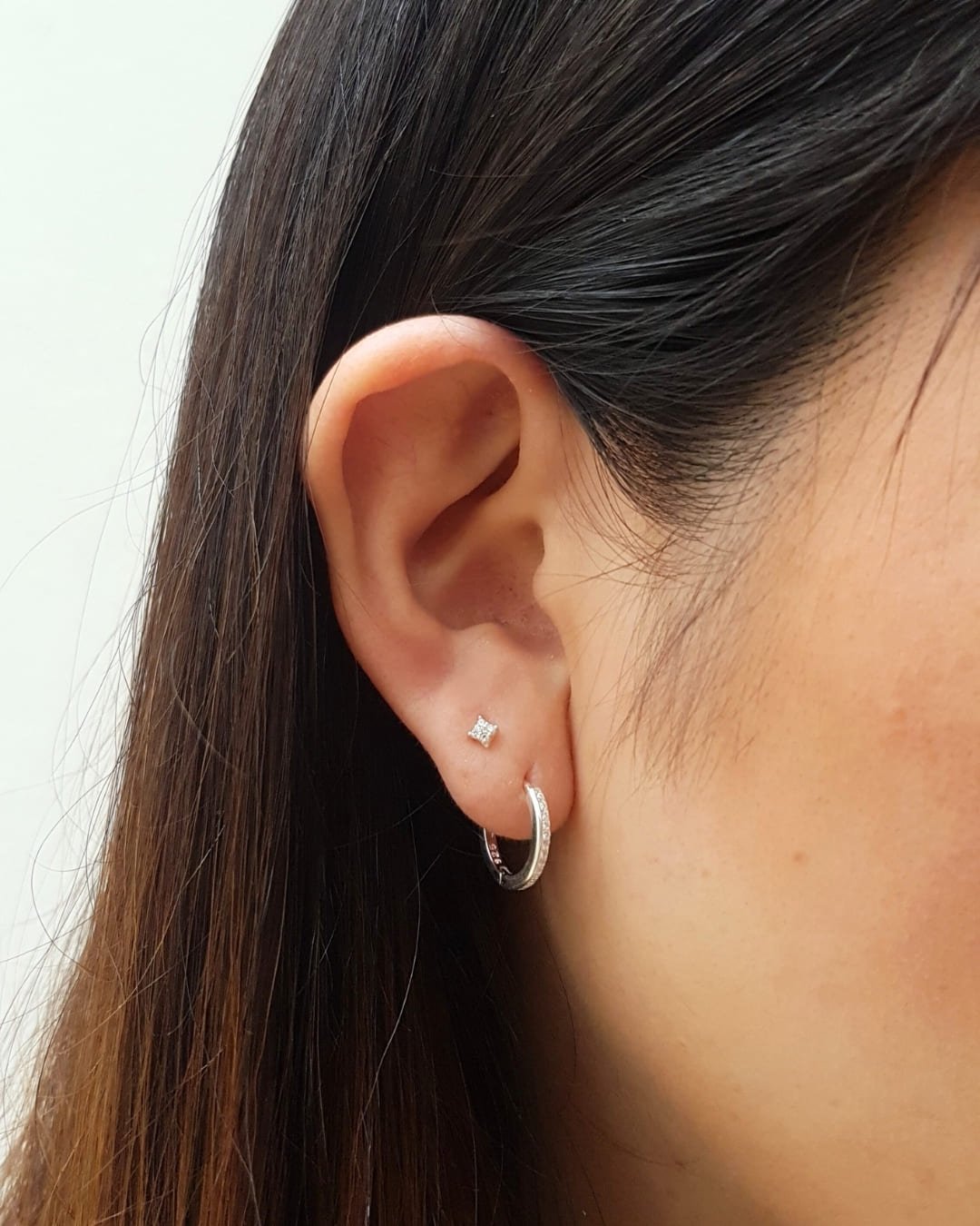 BRINCO QUADRADO MINI ZIRCÔNIAS E PRATA 925