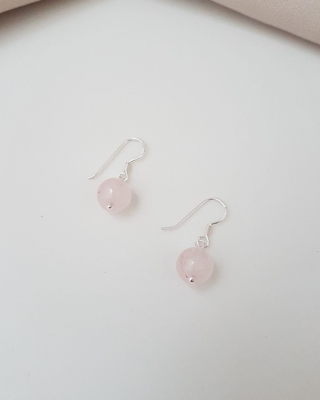 BRINCO QUARTZO ROSA PEDRA NATURAL ANZOL PRATA 925