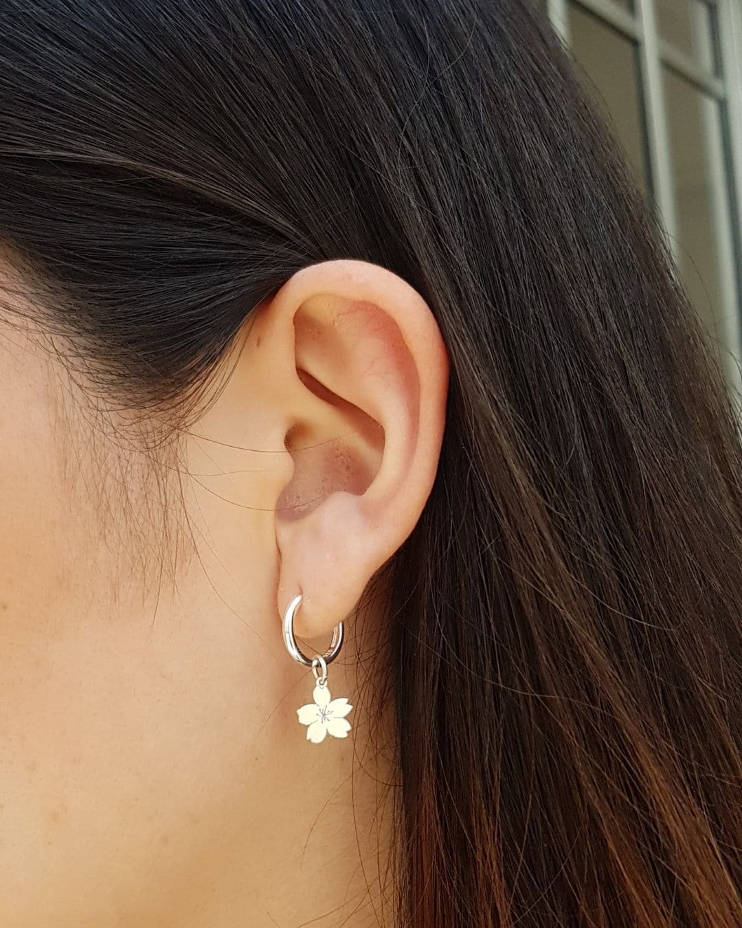 BRINCO SAKURA ARGOLA CLICK EM PRATA 925