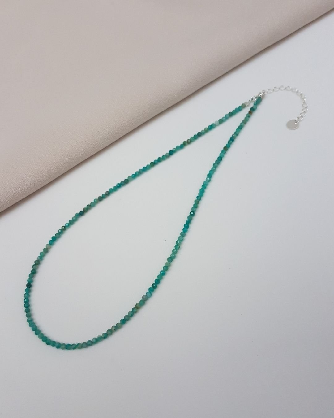 COLAR AMAZONITA MESCLADA PEDRAS NATURAIS LAPIDADAS 2MM PRATA 925