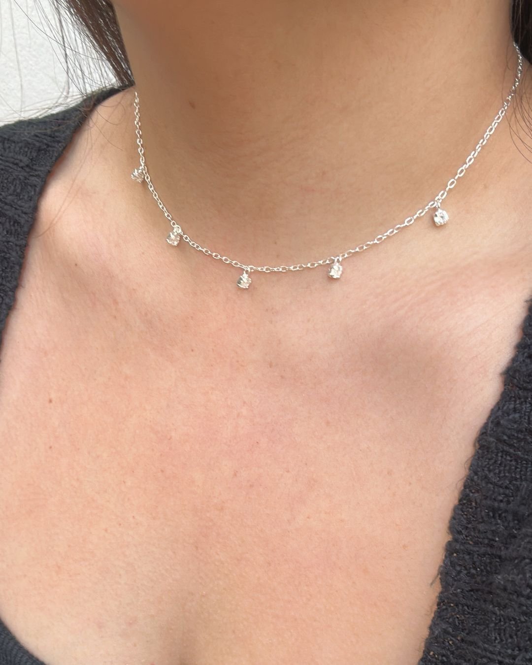 COLAR CHOKER 5 ZIRCÔNIAS PENDURADAS DE PRATA 925