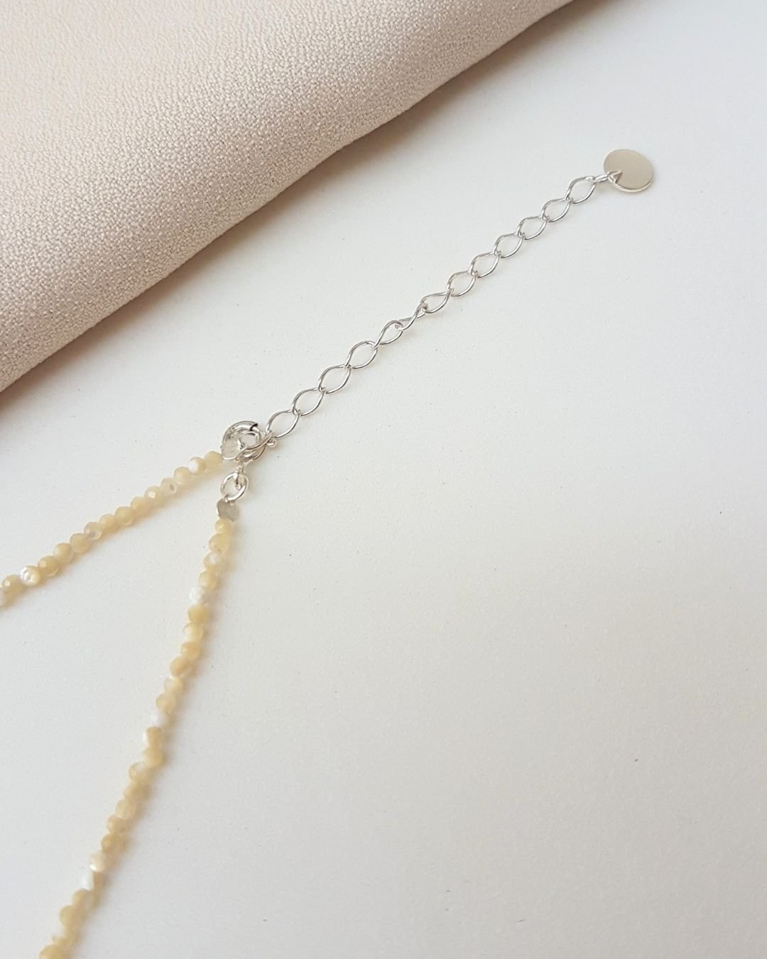 COLAR CHOKER MADREPÉROLA LAPIDADA 2MM