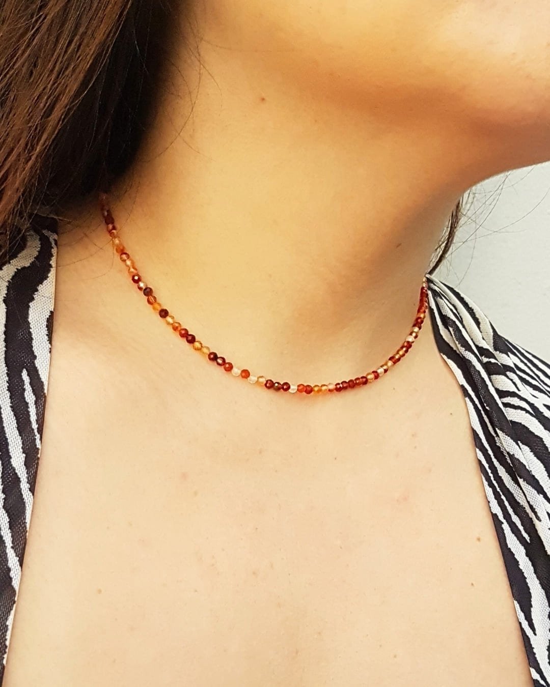 COLAR CHOKER PEDRAS ÁGATA VERMELHA LAPIDADA 3MM
