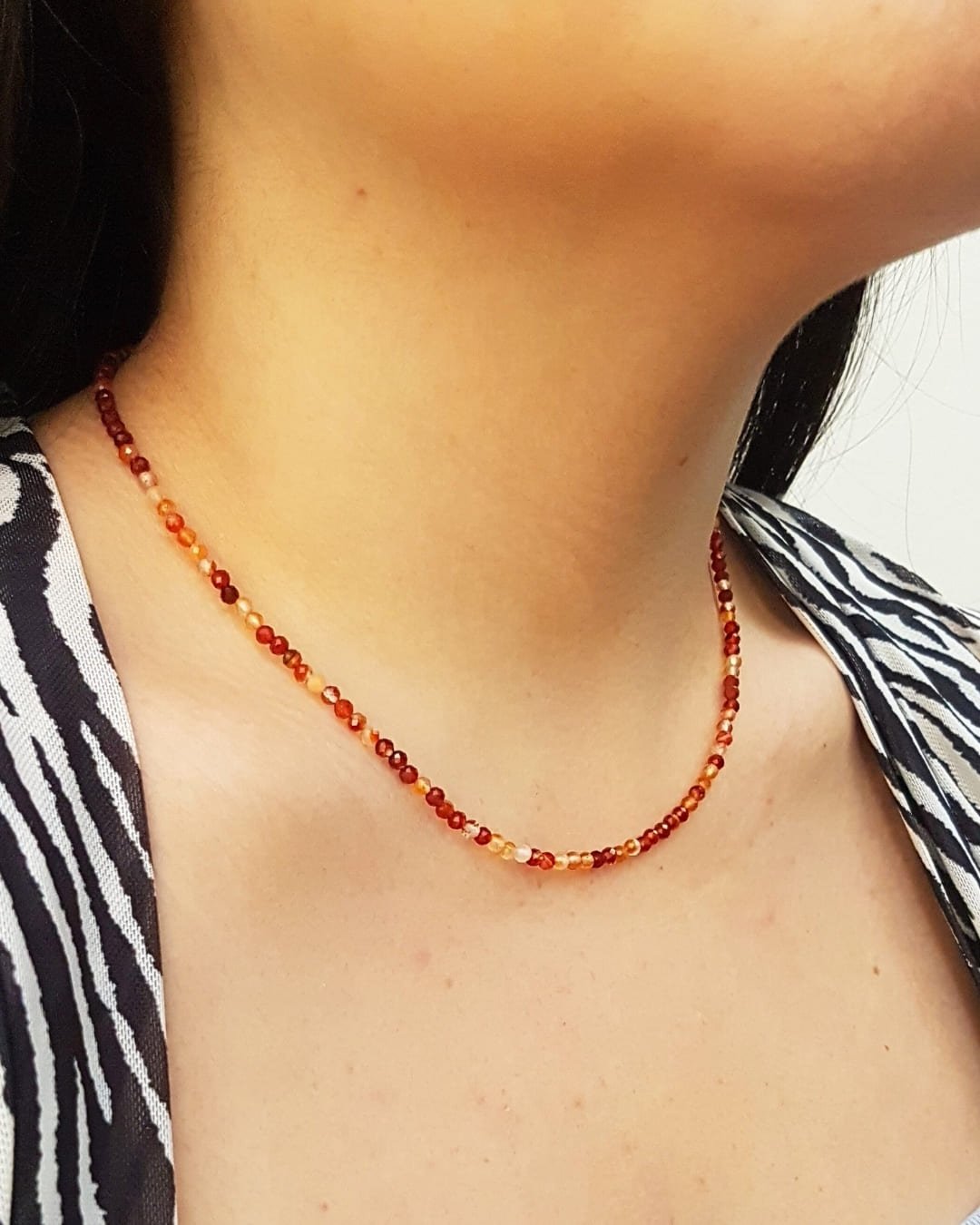 COLAR CHOKER PEDRAS ÁGATA VERMELHA LAPIDADA 3MM