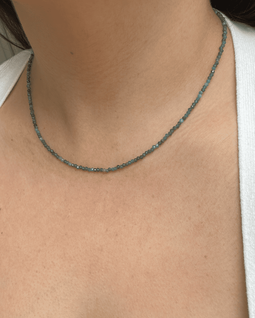 COLAR CHOKER PEDRAS APATITA ESCURA 2MM