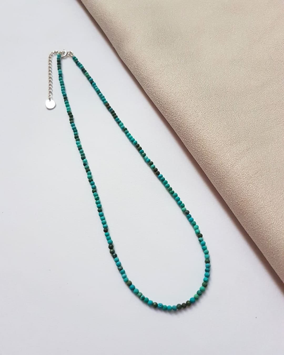 COLAR CHOKER PEDRAS TURQUESA AFRICANA 2 MM