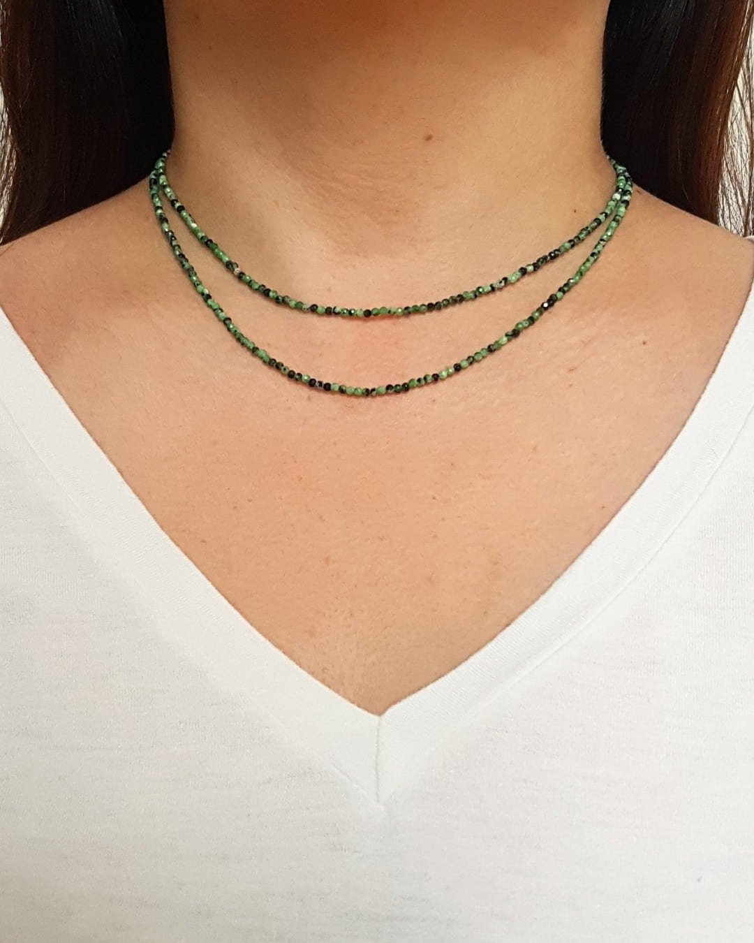 COLAR CHOKER PEDRAS ZOISITA VERDE LAPIDADAS 2MM