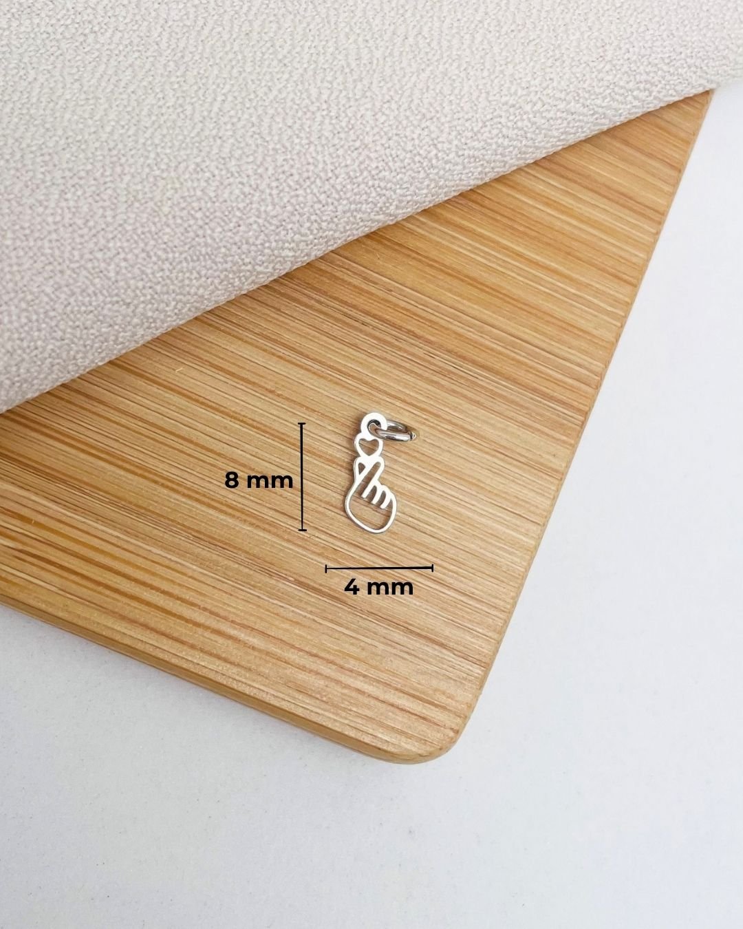 COLAR CORAÇÃO DORAMA VAZADO COM PEDRA NATURAL E PRATA 925
