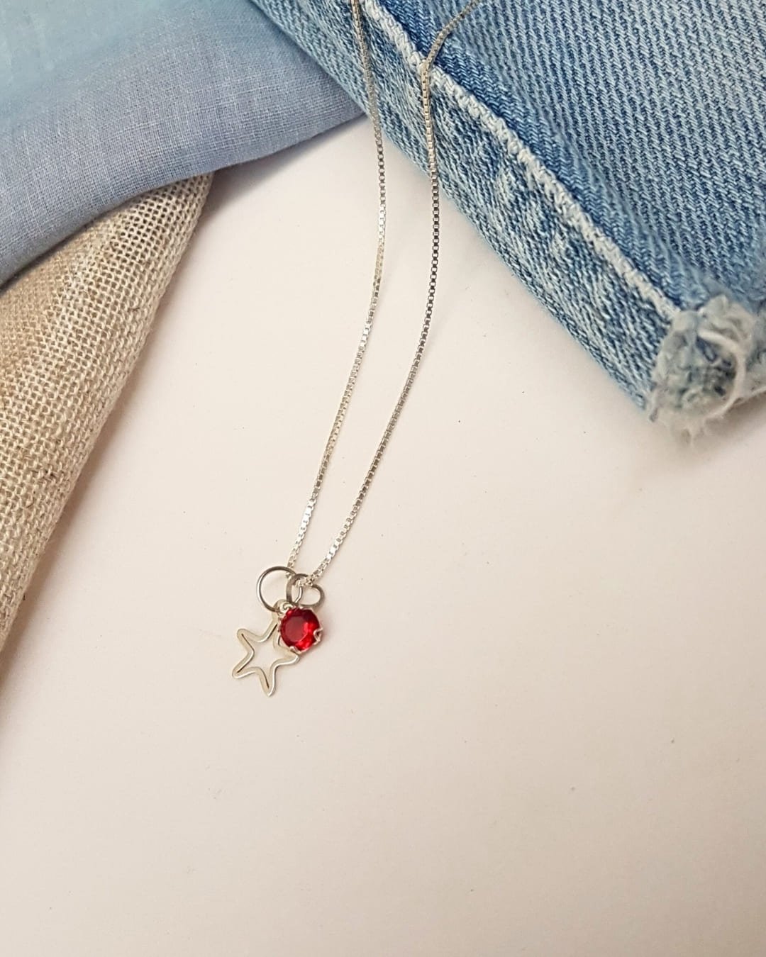 COLAR ESTRELA VAZADA COM CRISTAL