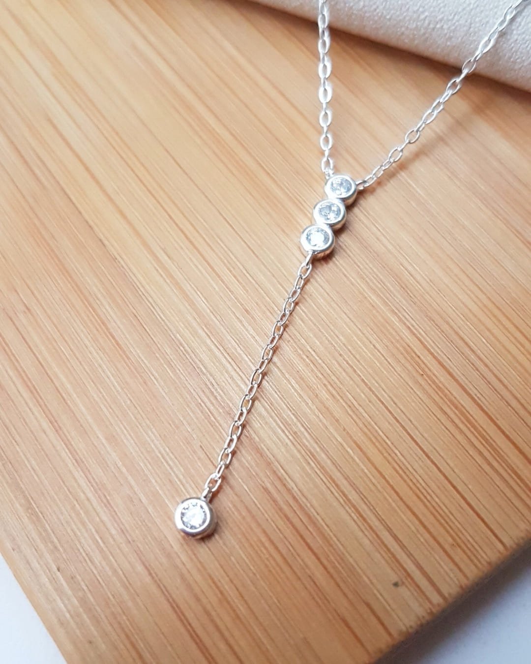 COLAR GRAVATA 3 CÍRCULOS ZIRCÔNIAS DE PRATA 925