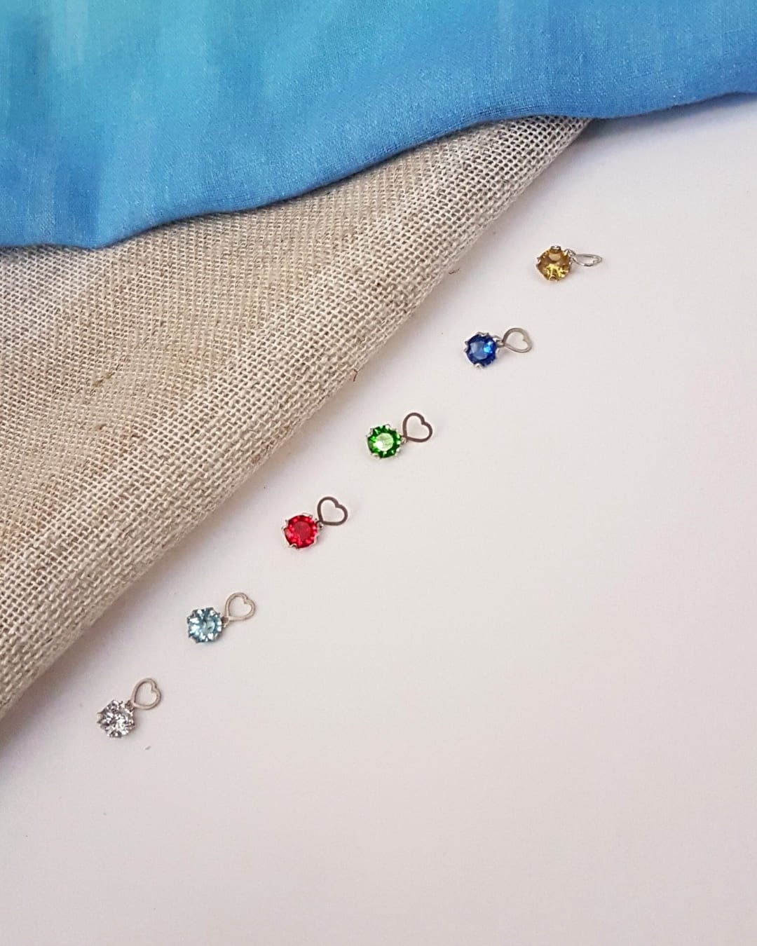 COLAR MEDALHA ACREDITE NA MUDANÇA COM CRISTAL