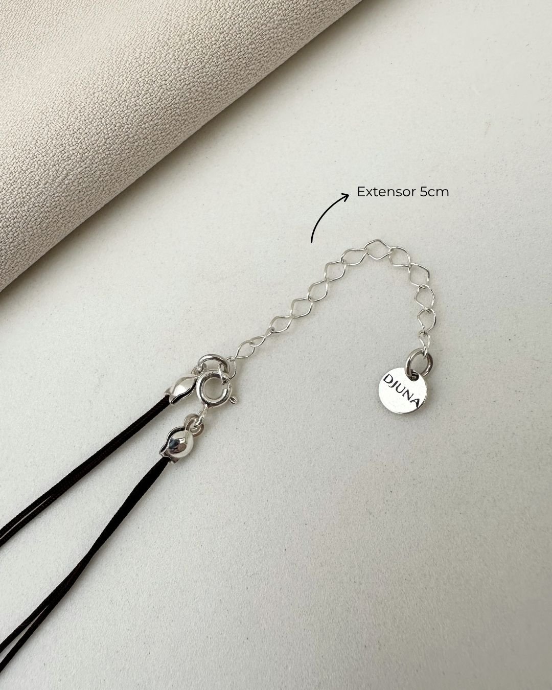 COLAR MINI SAKURA COM PEDRA CORDÃO MARROM