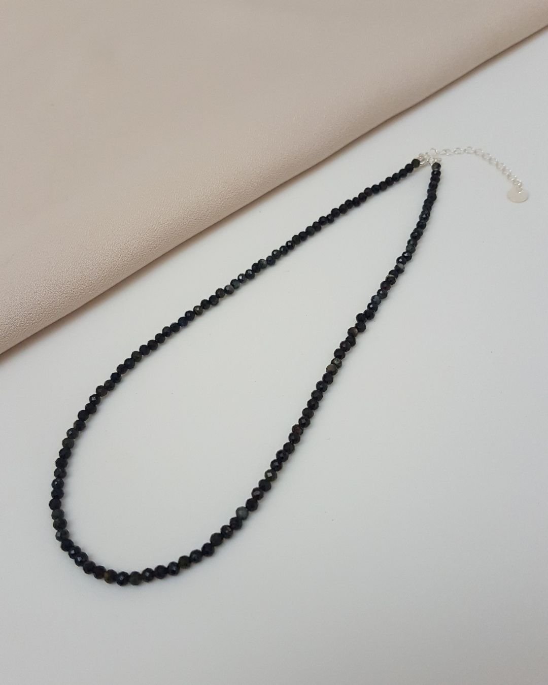 COLAR OBSIDIANA NEGRA PEDRAS NATURAIS LAPIDADAS 3MM PRATA 925