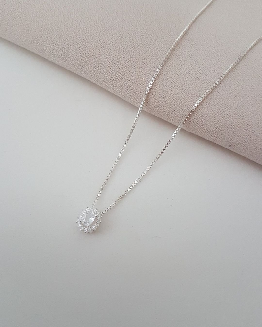 COLAR OVAL ZIRCÔNIAS E PRATA 925
