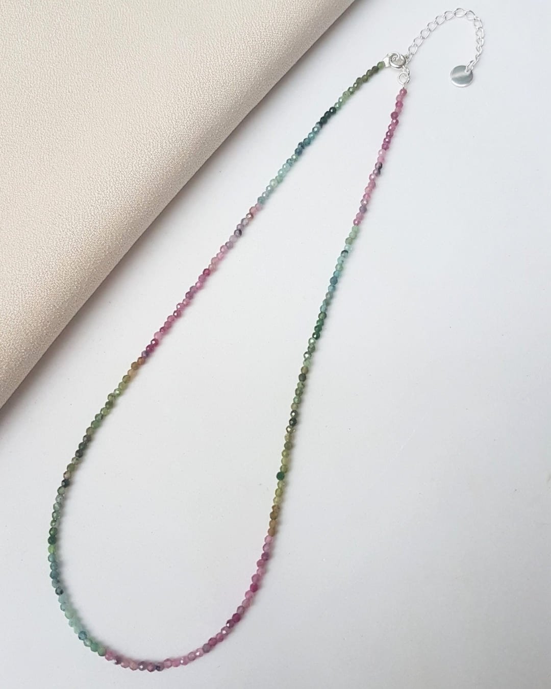 COLAR PEDRAS TURMALINA MELANCIA 2MM LAPIDADA E PRATA 925