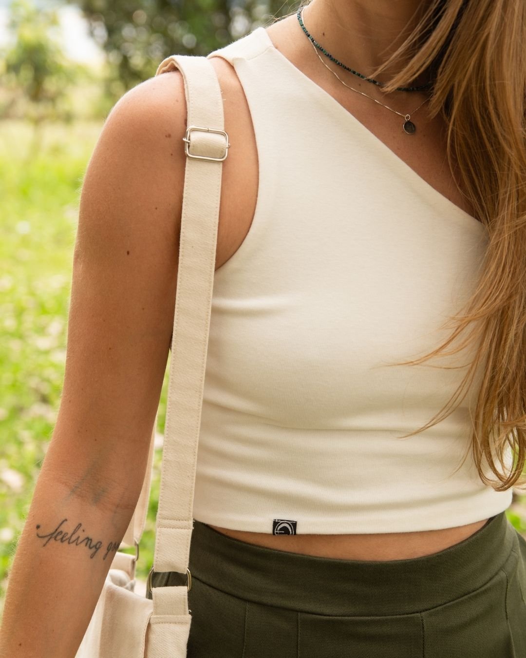 KIT BE TRUE, BE FREE - BOLSA CRU COM ESTAMPA + PULSEIRA + MEDALHA