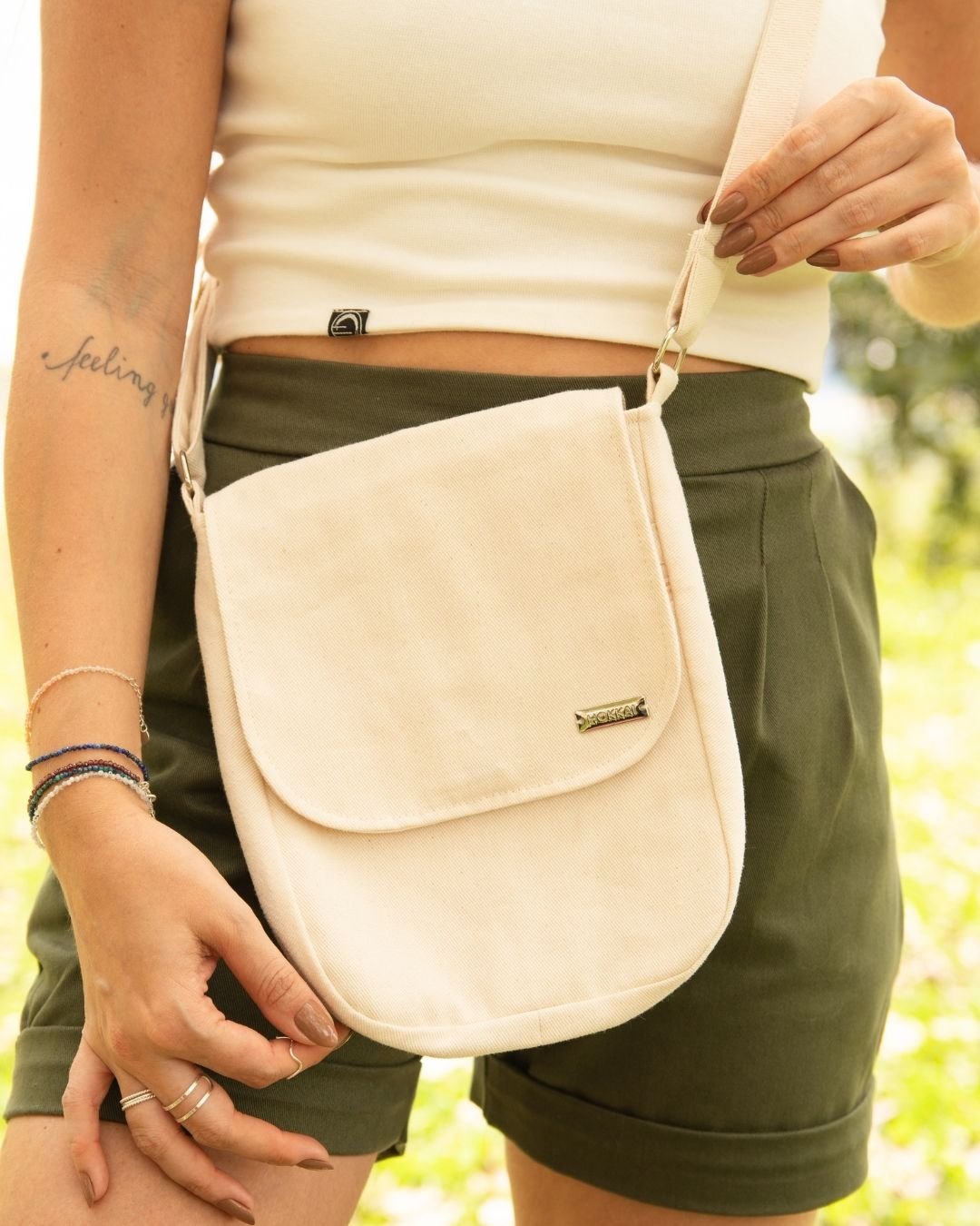 KIT BE TRUE, BE FREE - BOLSA CRU SEM ESTAMPA + PULSEIRA + MEDALHA