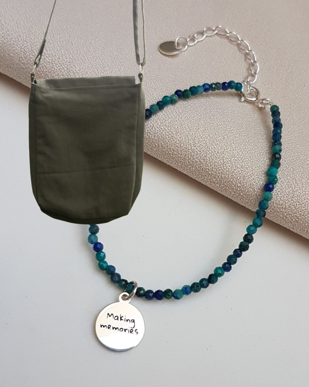 KIT MAKING MEMORIES - BOLSA VERDE SEM ESTAMPA + PULSEIRA + MEDALHA