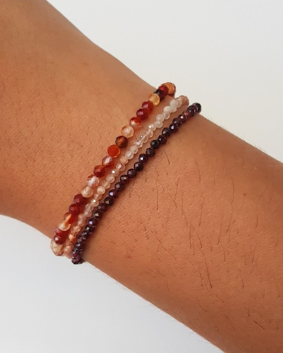 MIX DE PULSEIRAS PEDRAS NATURAIS VERMELHO E LARANJA - COR ANO PESSOAL 1