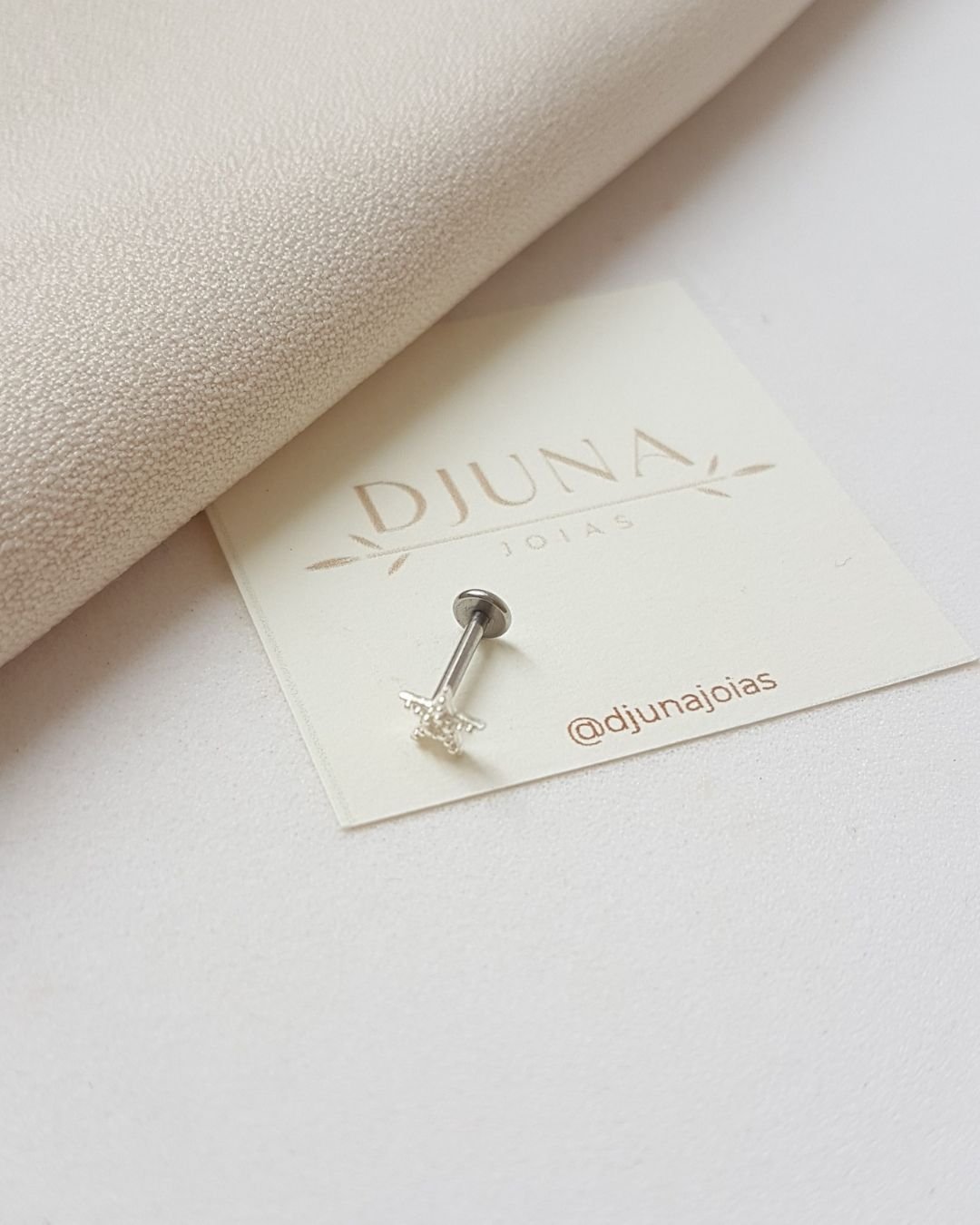 PIERCING DE FURO TRAGUS ESTRELA ZIRCÔNIAS DE PRATA 925