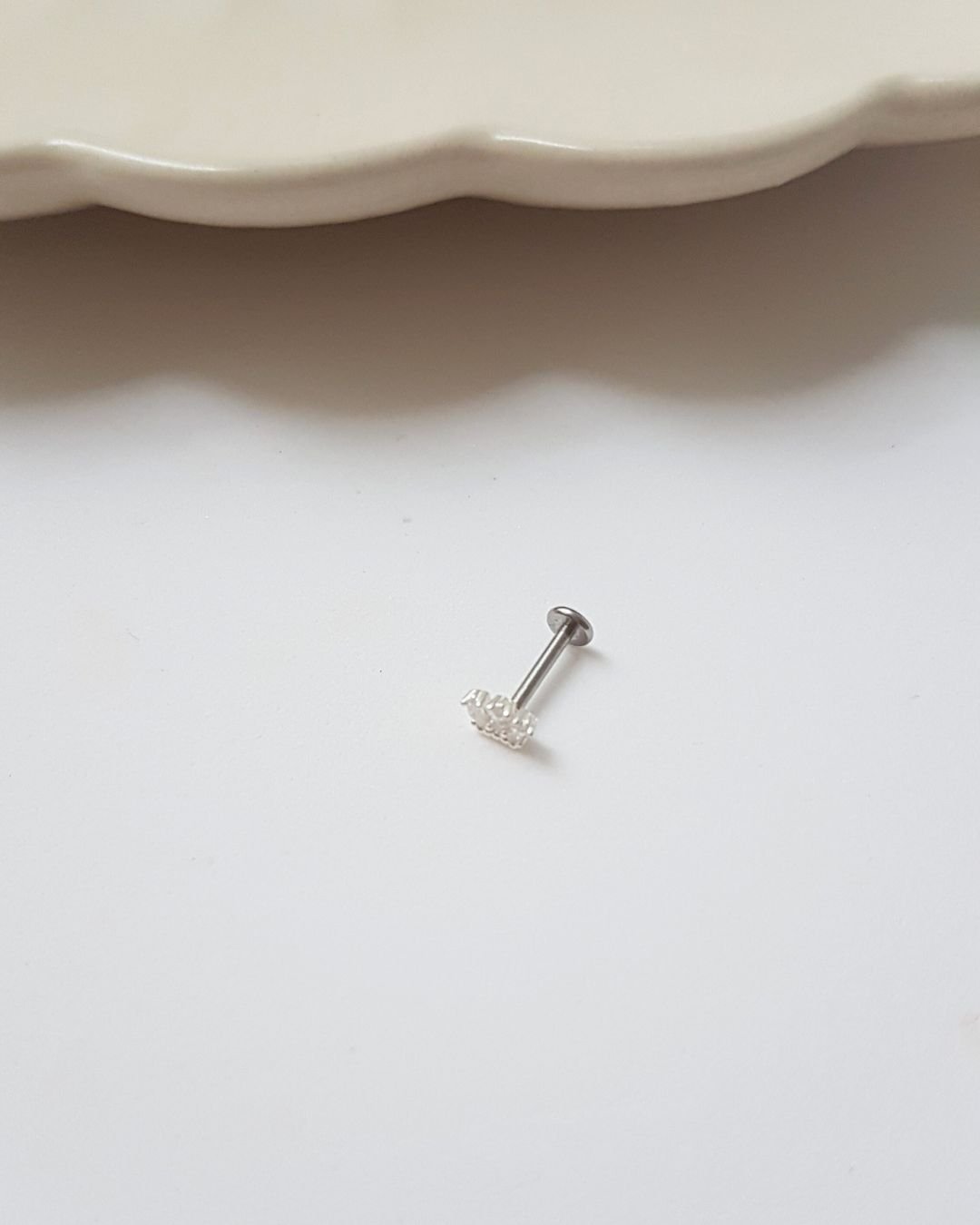 PIERCING TRAGUS COROA ZIRCÔNIAS DE PRATA 925