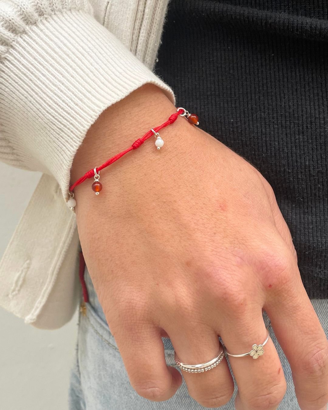 PULSEIRA 7 NÓS COM MINI PEDRAS FECHO MACRAMÊ E PRATA 925