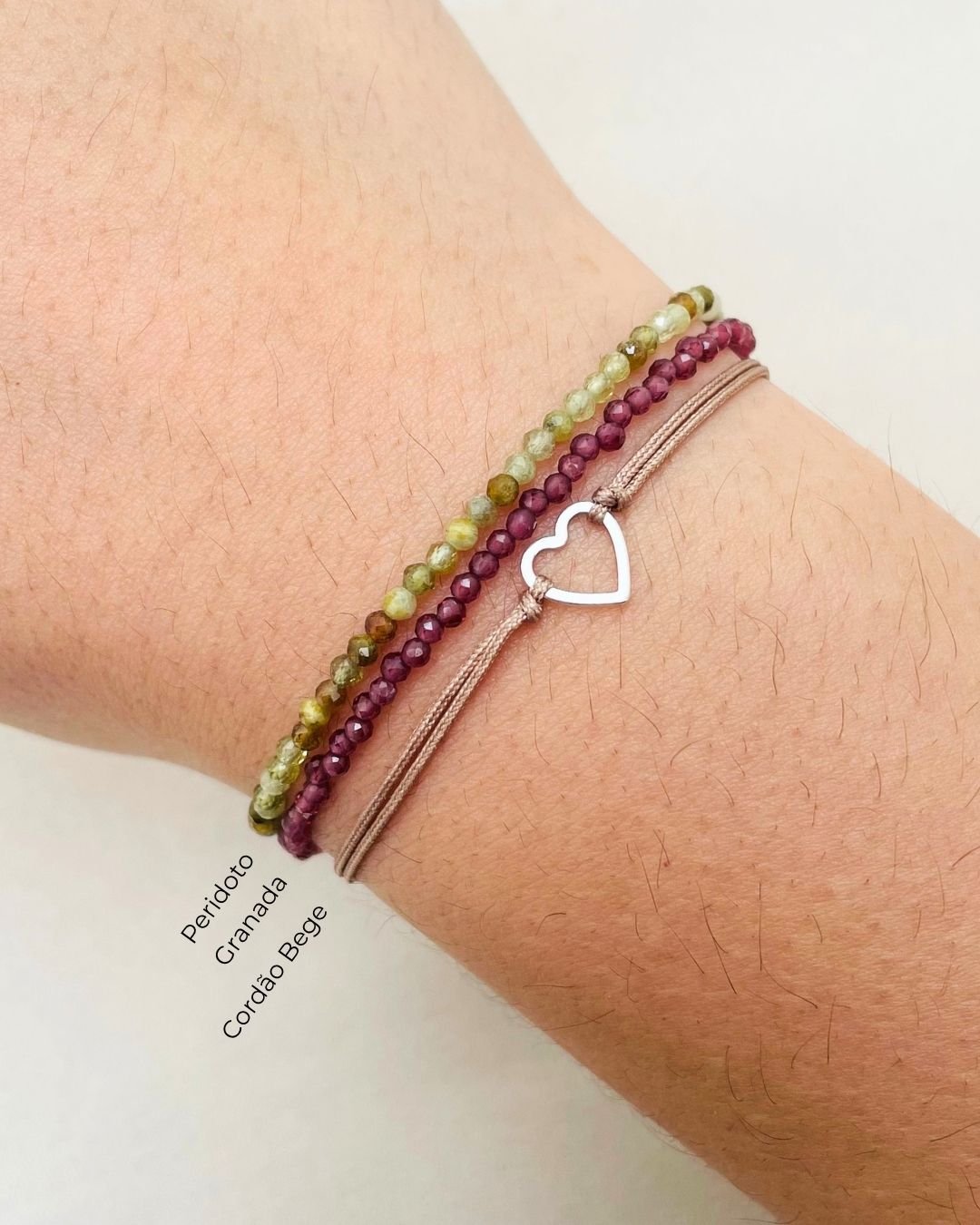 PULSEIRA CORAÇÃO VAZADO CORDÃO BEGE E PRATA 925