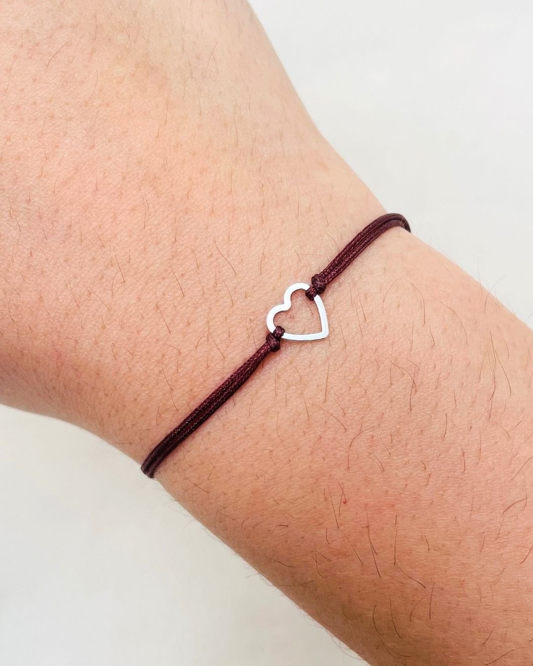 PULSEIRA CORAÇÃO VAZADO CORDÃO MARROM E PRATA 925